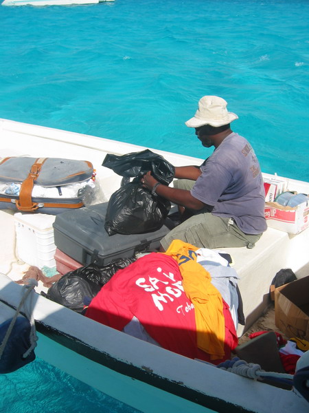 T-Shirt- und Eiswrfel-Hndler in den Tobago-Keys